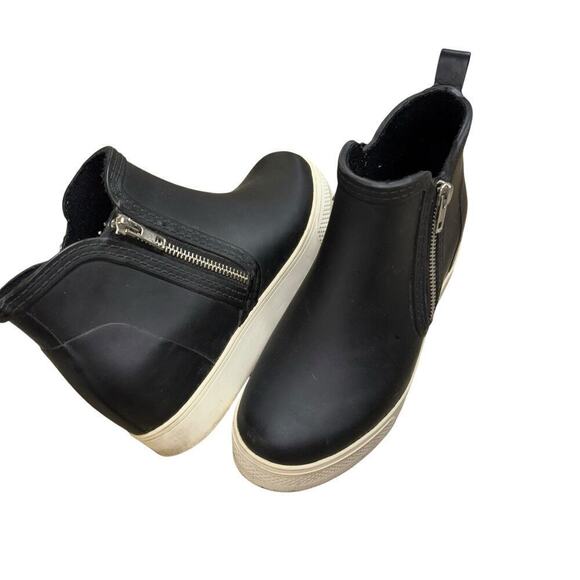 Steve Madden Shoes - Steve Madden Black Wedge Rubber Pull On Snow Booties Women's 7 Casual Zipper